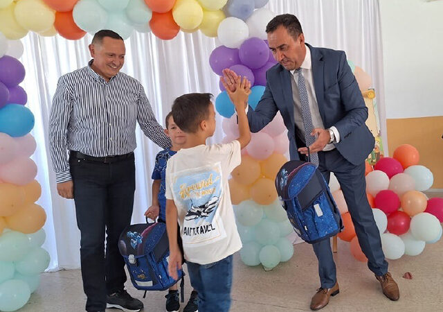 NENAD MITROVIĆ PODELIO RANČEVE I ŠKOLSKI PRIBOR ĐACIMA PRVOG RAZREDA U OPŠTINAMA PREŠEVO, BUJANOVAC I MEDVEĐA