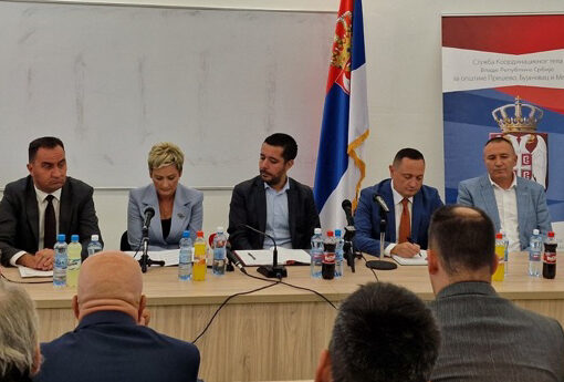 МИНИСТАР ТОМИСЛАВ МОМИРОВИЋ СА ПРИВРЕДНИЦИМА У БУЈАНОВЦУ