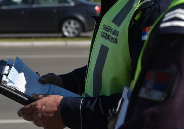 ПОЈАЧАНА КОНТРОЛА НЕПРОПИСНОГ КОРИШЋЕЊА МОБИЛНОГ ТЕЛЕФОНА У САОБРАЋАЈУ