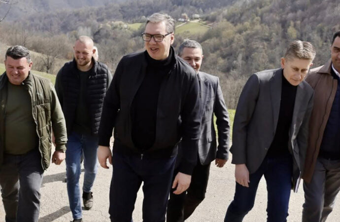 АЛЕКСАНДАР ВУЧИЋ ПОСЕТИО МЕДВЕЂУ