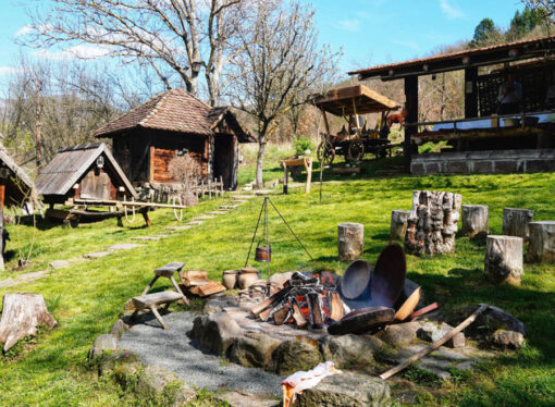 ЈАВНИ ПОЗИВ ЗА ДОДЕЛУ СРЕДСТАВА ЗА ПОДСТИЦАЊЕ РАЗВОЈА И УНАПРЕЂЕЊА РУРАЛНОГ ТУРИЗМА И УГОСТИТЕЉСТВА