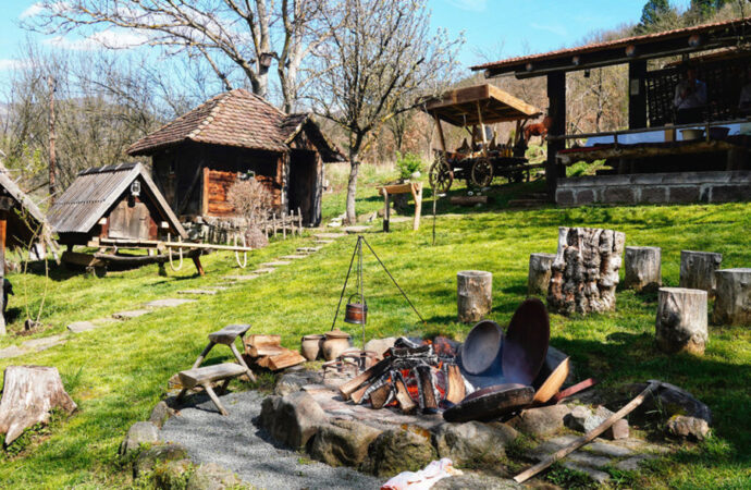 ЈАВНИ ПОЗИВ ЗА ДОДЕЛУ СРЕДСТАВА ЗА ПОДСТИЦАЊЕ РАЗВОЈА И УНАПРЕЂЕЊА РУРАЛНОГ ТУРИЗМА И УГОСТИТЕЉСТВА