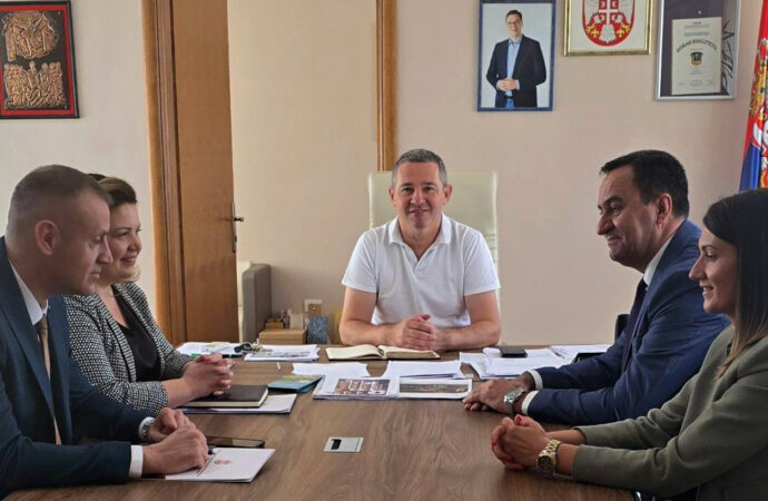 НЕНАД МИТРОВИЋ ПОСЕТИО ОПШТИНУ МЕДВЕЂА