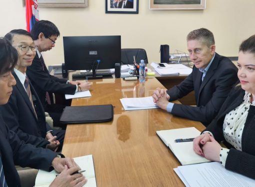 KRYETARI I TRUPIT KOORDINUES DR ALEKSANDAR MARTINOVIQ U TAKUA ME AMBASADORIN E JAPONISË SH.T. AKIRA IMAMURA