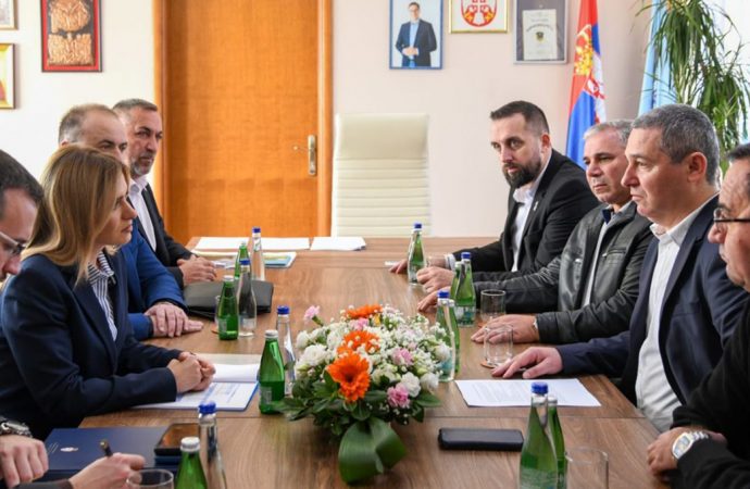 НЕНАД МИТРОВИЋ ИНИЦИРАО ПОСЕТУ МИНИСТАРКЕ МИЛИЦЕ ЂУРЂЕВИЋ СТАМЕНКОВСКИ МЕДВЕЂИ