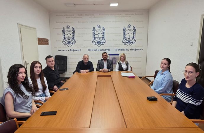 PËRFAQËSUES I SHËRBIMIT TË TRUPIT KOORDINUES MORA PJESË NË NDARJEN E BURSAVE PËR STUDENTË NË KOMUNËN BUJANOC