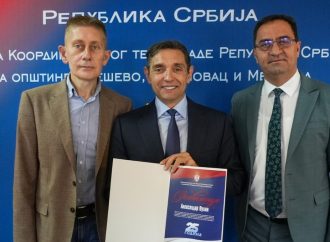 ALEKSANDAR VULINIT I ËSHTË DORËZUAR MIRËNJOHJE NGA TRUPI KOORDINUES I QEVERISË SË SERBISË PËR KOMUNAT PRESHEVË, MEDVEGJË DHE BUJANOC