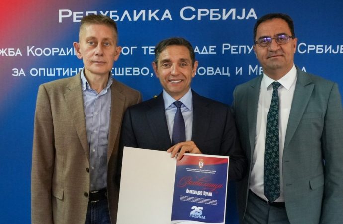 AЛЕКСАНДРУ ВУЛИНУ УРУЧЕНА ЗАХВАЛНИЦА КООРДИНАЦИОНОГ ТЕЛА ВЛАДЕ СРБИЈЕ ЗА ОПШТИНЕ ПРЕШЕВО, МЕДВЕЂА И БУЈАНОВАЦ