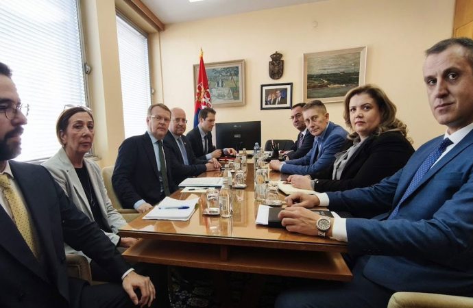 АЛЕКСАНДАР МАРТИНОВИЋ И НЕНАД МИТРОВИЋ ОДРЖАЛИ САСТАНАК СА ШЕФОМ МИСИЈЕ ОЕБС-А МАРСЕЛОМ ПЕШКОМ И ВИСОКИМ КОМЕСАРОМ ЗА НАЦИОНАЛНЕ МАЊИНЕ КРИСТОФОМ КАМПОМ