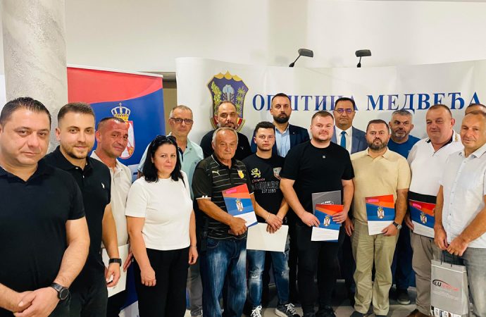 У Медвеђи уручени уговори о додели субвенција привредним субјектима